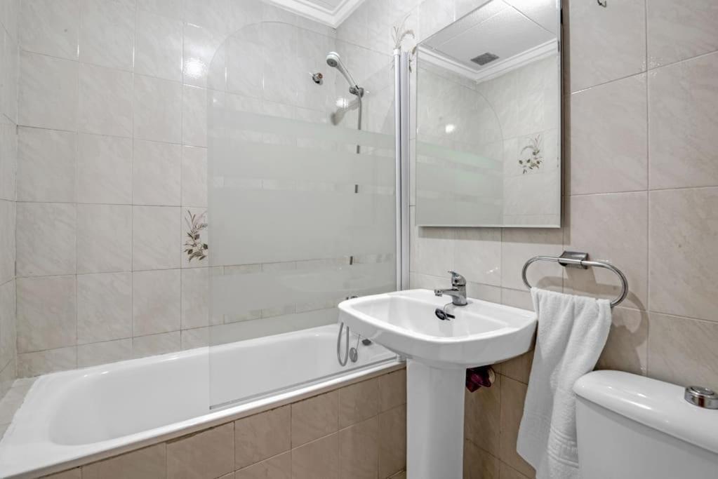 Luxe Apartment, Chill Out, 10 Min Apartment